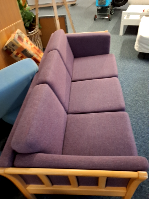 Flot lilla sofa